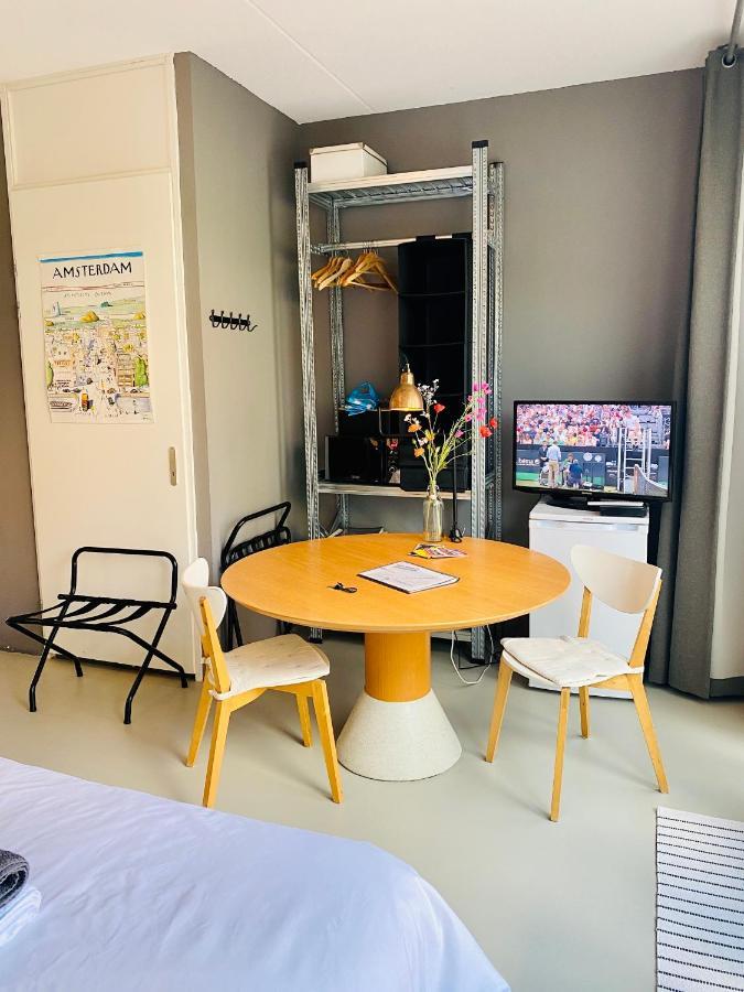 Private Studio With Free Car Parking Amsterdam Ngoại thất bức ảnh